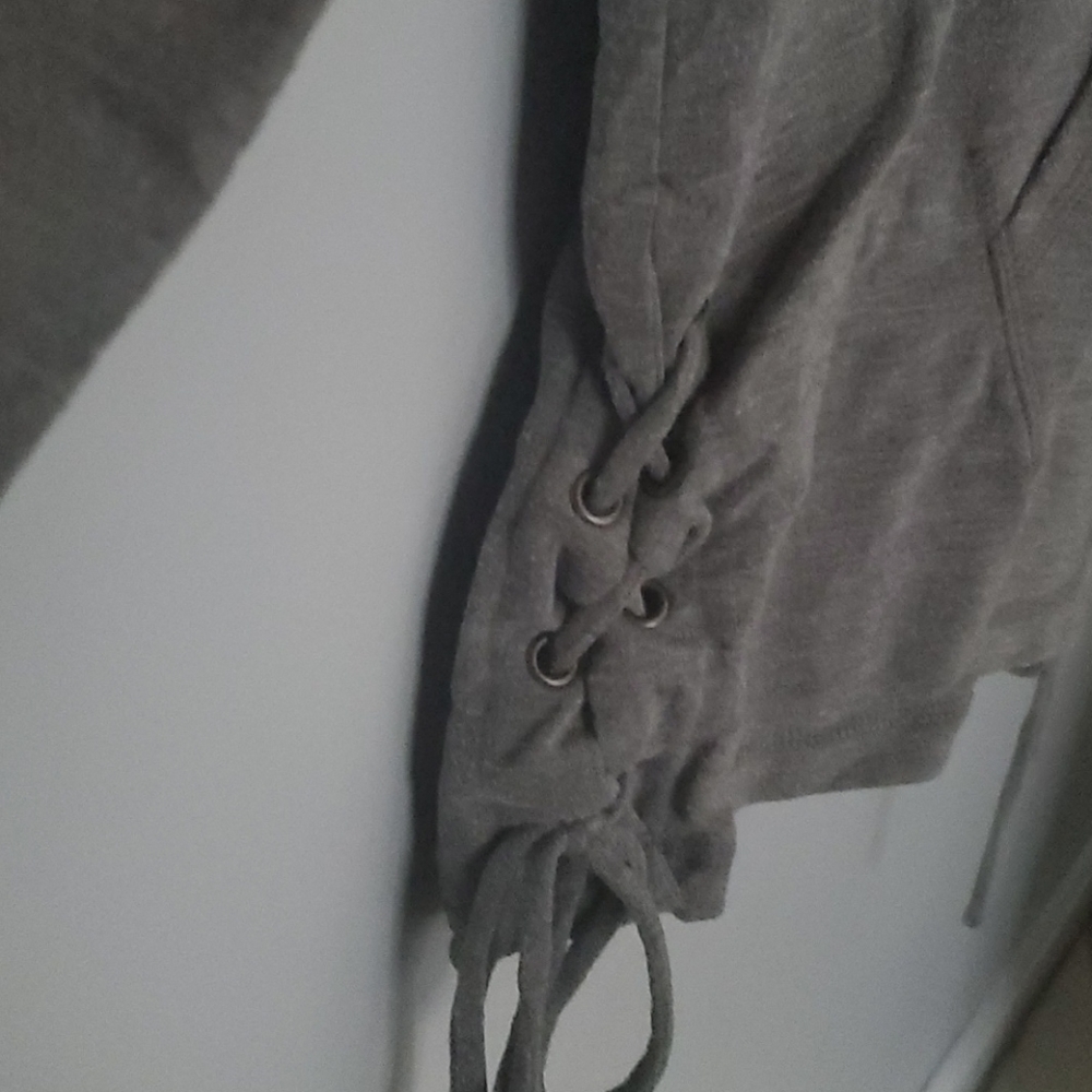Gray sweatshirt - Picture 2 of 4